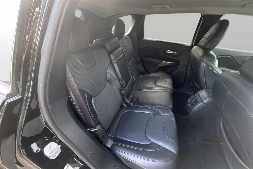 Used 2019 Jeep Cherokee Limited w/ Luxury Group FWD image 27
