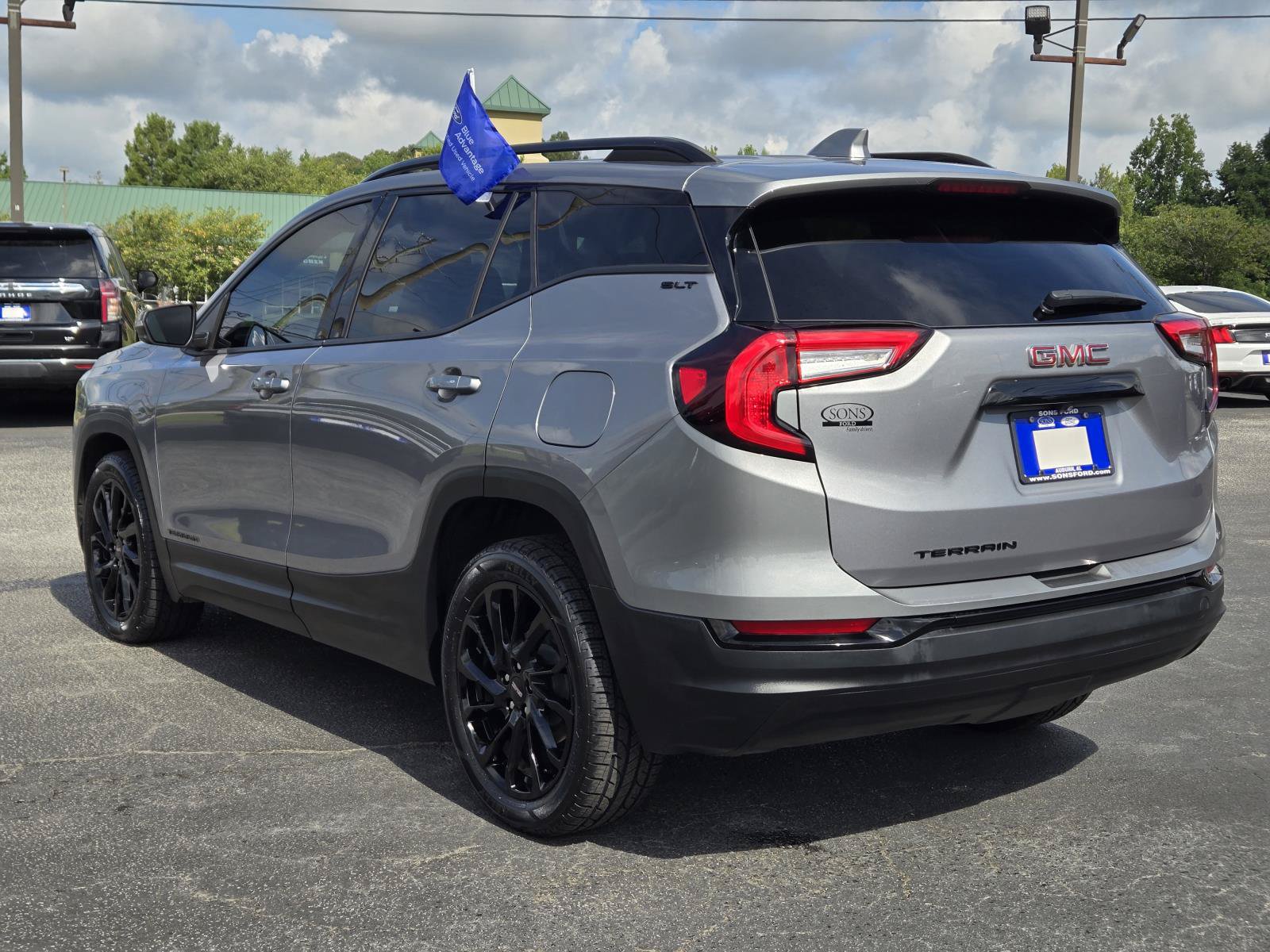 Used 2024 GMC Terrain SLT w/ Elevation Edition FWD image 13