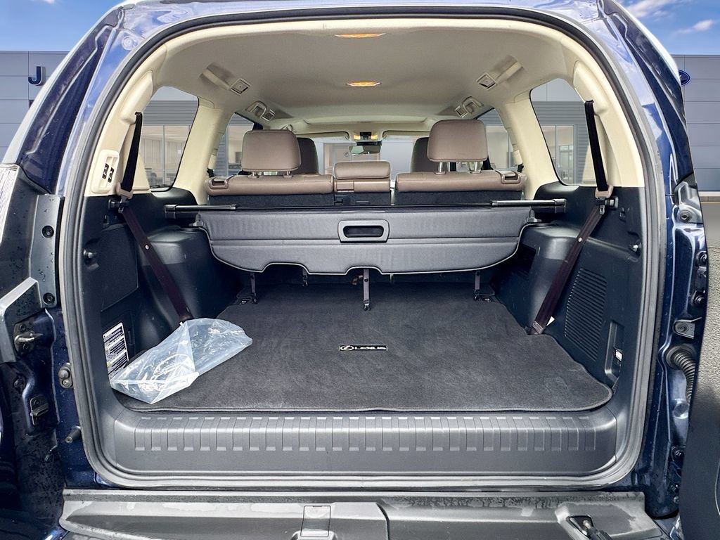 Used 2023 Lexus GX 460 Luxury w/ Accessory Package AWD/4WD image 30