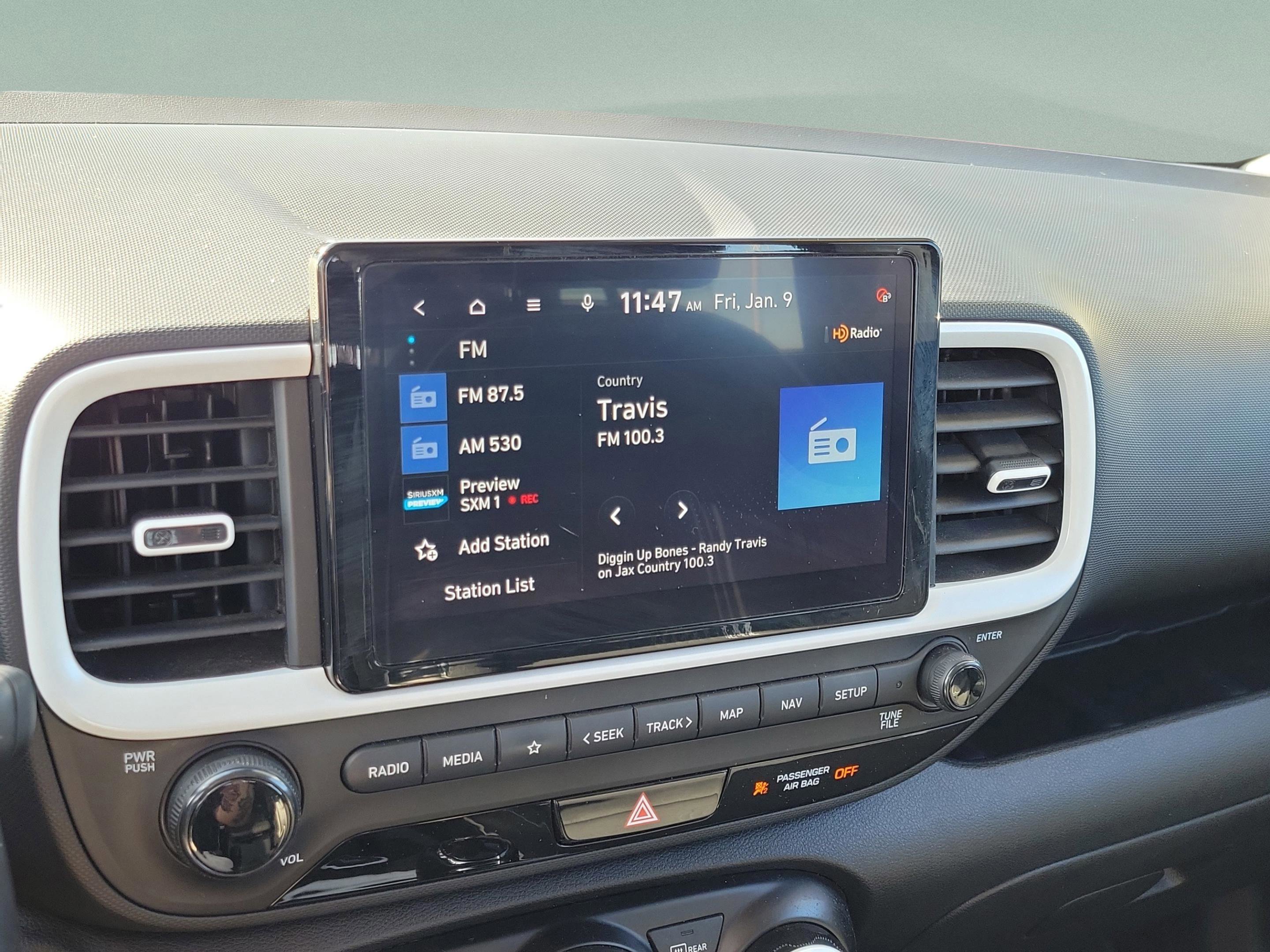 Used 2023 Hyundai Venue Limited image 19