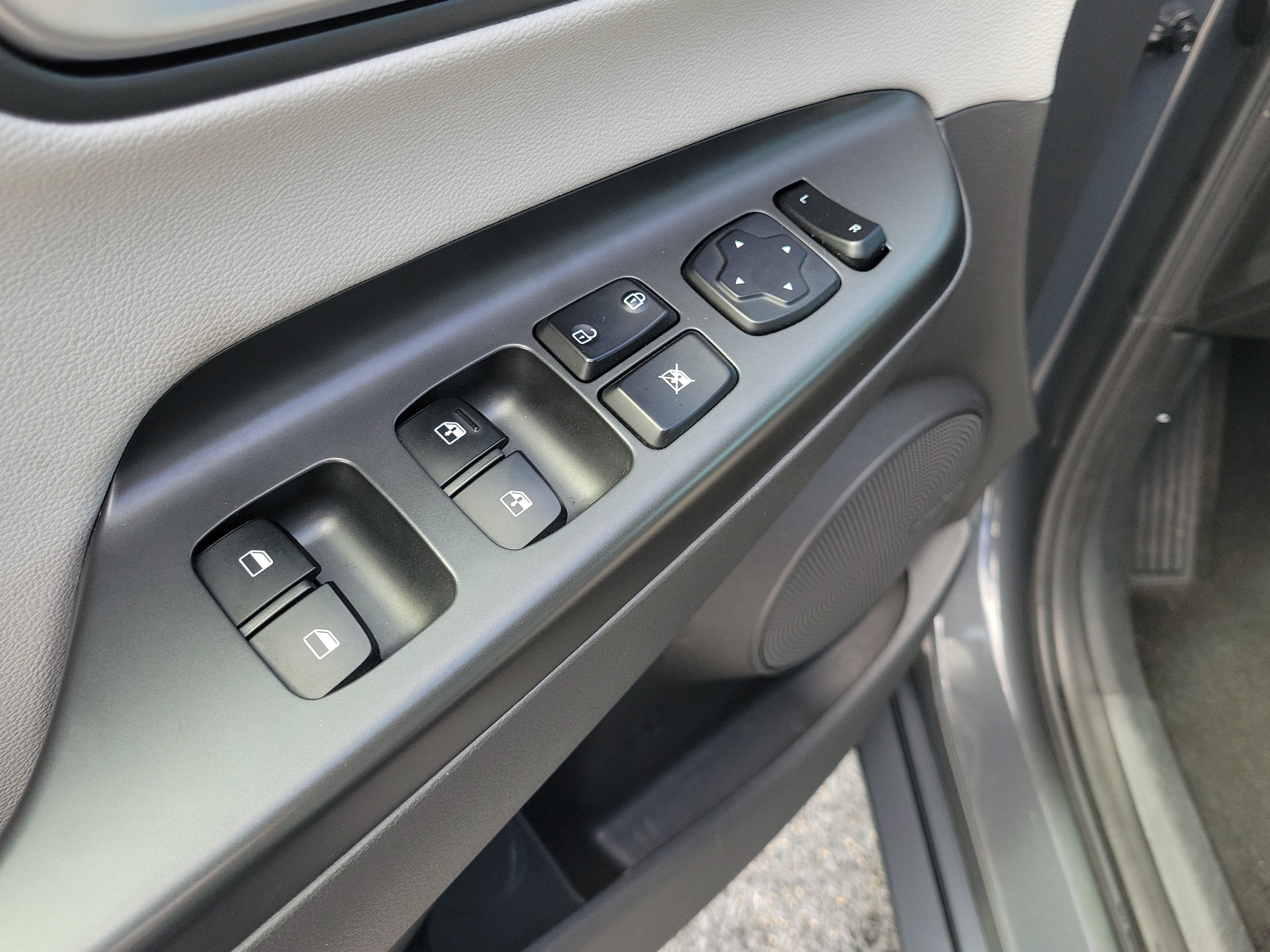 Used 2023 Hyundai Kona Limited AWD/4WD image 19