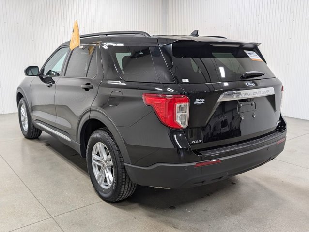 Certified 2022 Ford Explorer XLT image 3