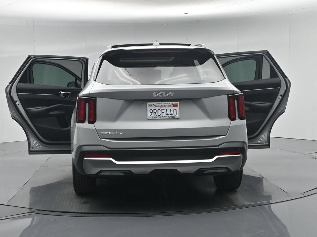 Used 2025 Kia Sorento S w/ Panoramic Sunroof Package FWD image 39