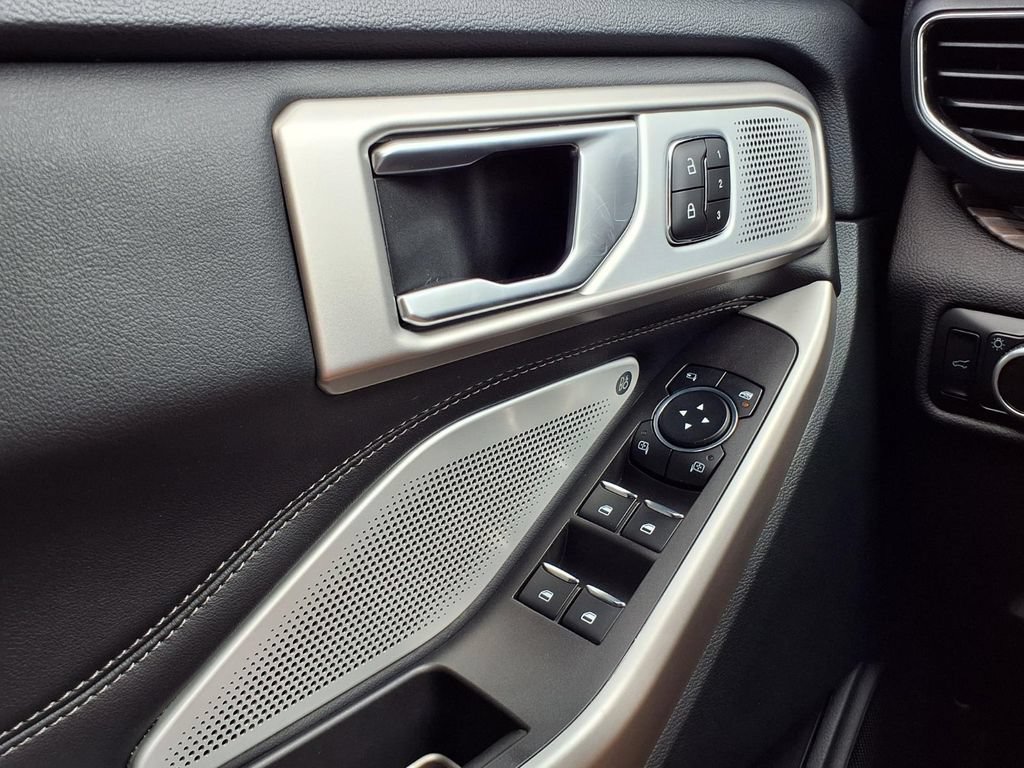 Certified 2023 Ford Explorer Limited w/ Limited Technology Package AWD/4WD image 23