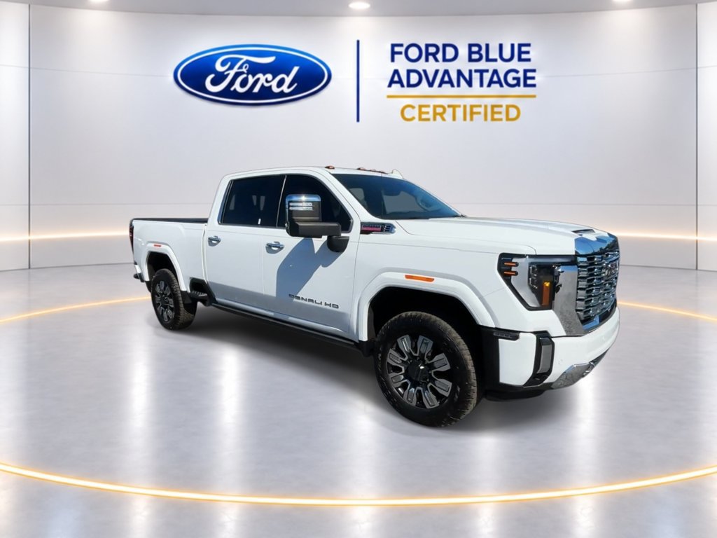 Used 2024 GMC Sierra 3500 Denali w/ Technology Package AWD/4WD image 3