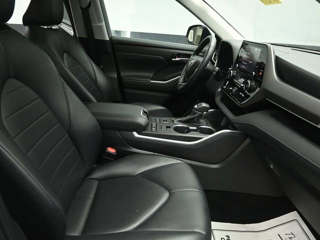 Used 2021 Toyota Highlander XLE AWD/4WD image 42