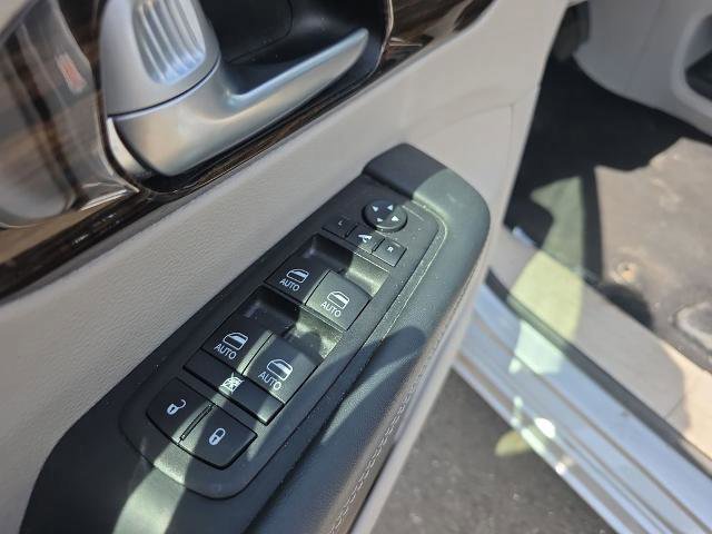 Used 2024 Chrysler Pacifica Limited FWD image 20