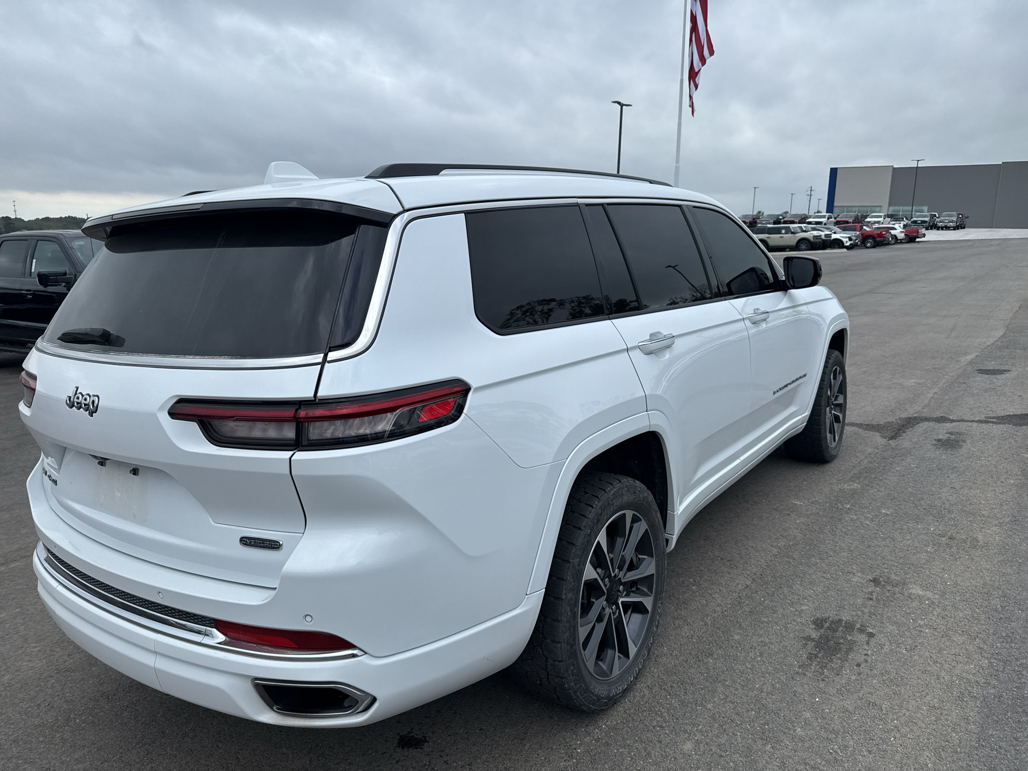 Used 2023 Jeep Grand Cherokee L Overland AWD/4WD image 5