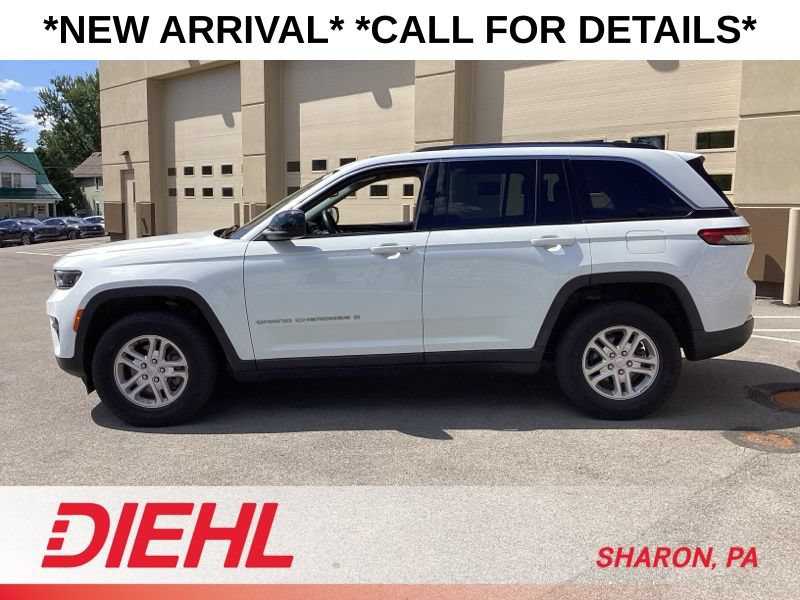 Used 2022 Jeep Grand Cherokee Laredo w/ Luxury Tech Group I AWD/4WD image 4