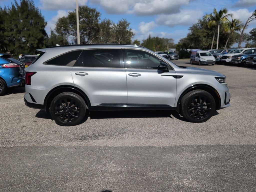 Used 2021 Kia Sorento SX image 2