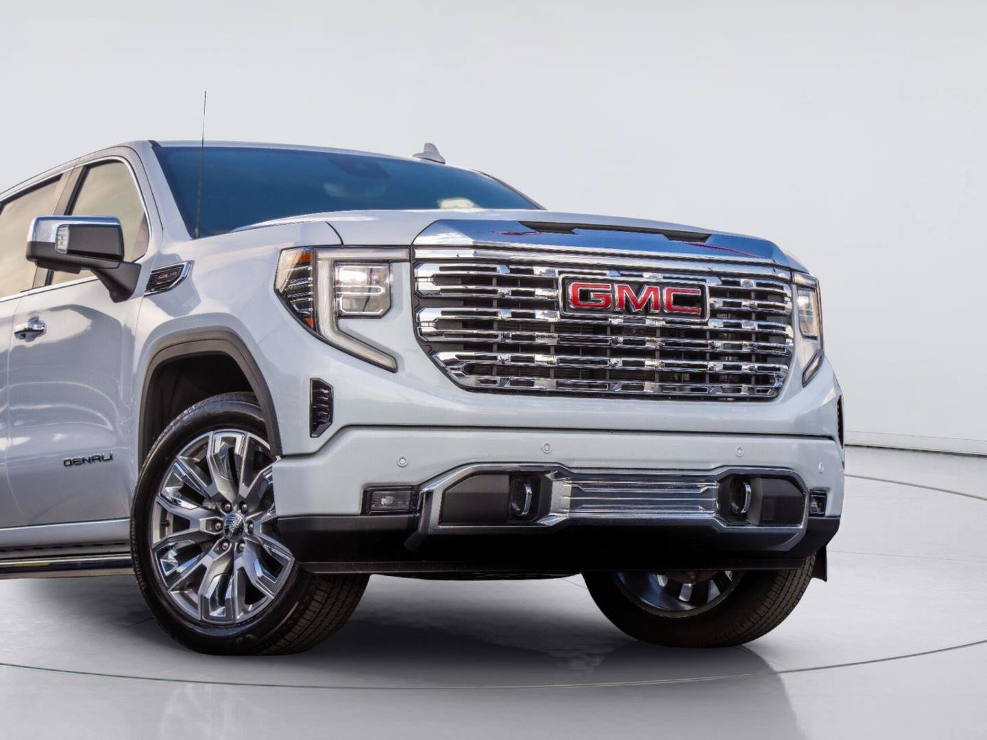Used 2026 GMC Sierra 1500 Denali AWD/4WD image 3