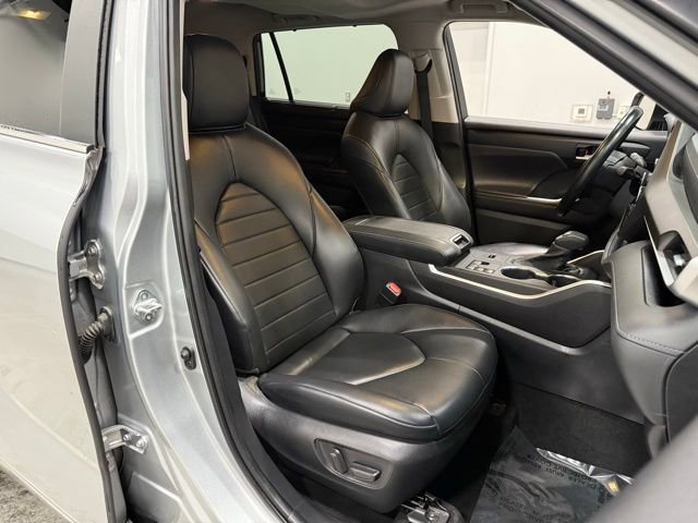 Used 2023 Toyota Highlander XLE image 41