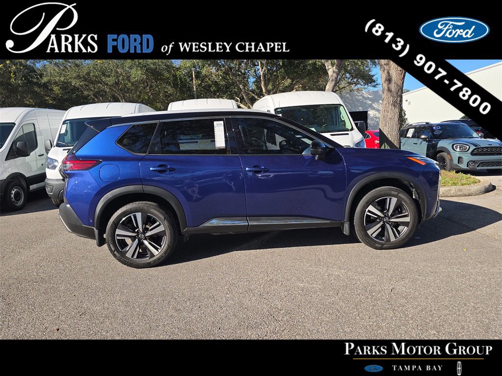 Used 2021 Nissan Rogue Platinum image 2