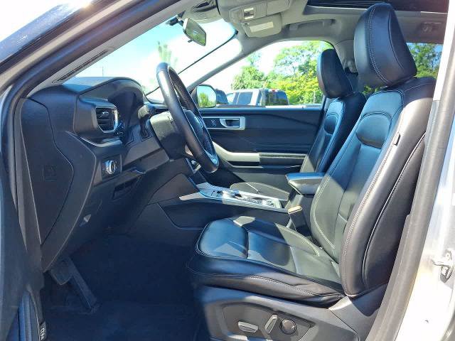 Certified 2021 Ford Explorer XLT w/ Equipment Group 202A AWD/4WD image 17