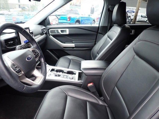 Certified 2022 Ford Explorer XLT w/ Equipment Group 202A image 17