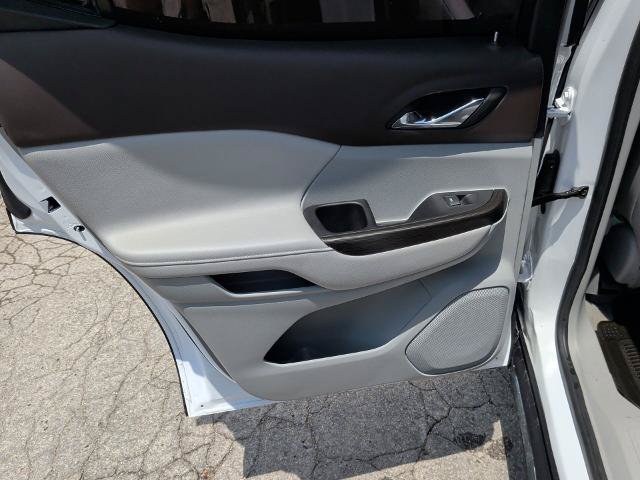 Used 2023 GMC Acadia SLT FWD image 27