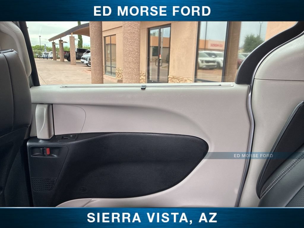 Used 2024 Chrysler Pacifica Touring-L FWD image 22