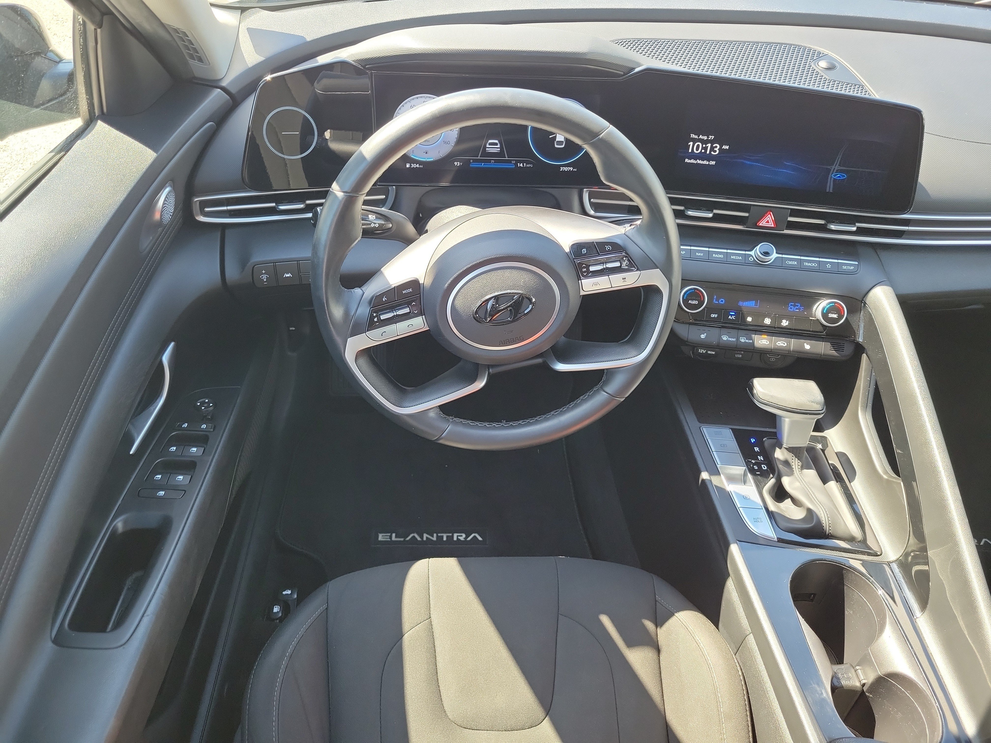 Used 2023 Hyundai Elantra SEL w/ Convenience Package FWD image 16
