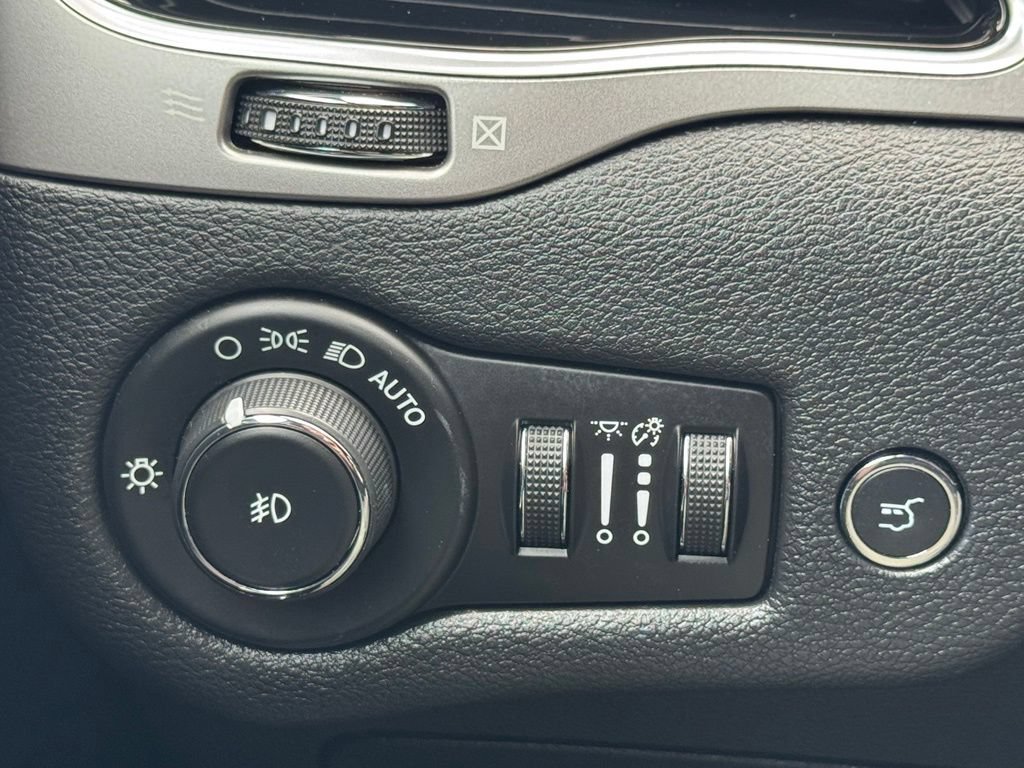 Used 2020 Jeep Cherokee High Altitude AWD/4WD image 35