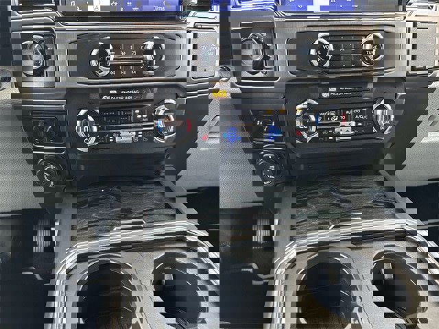 Certified 2022 Ford F450 Limited w/ FX4 Off-Road Package image 11