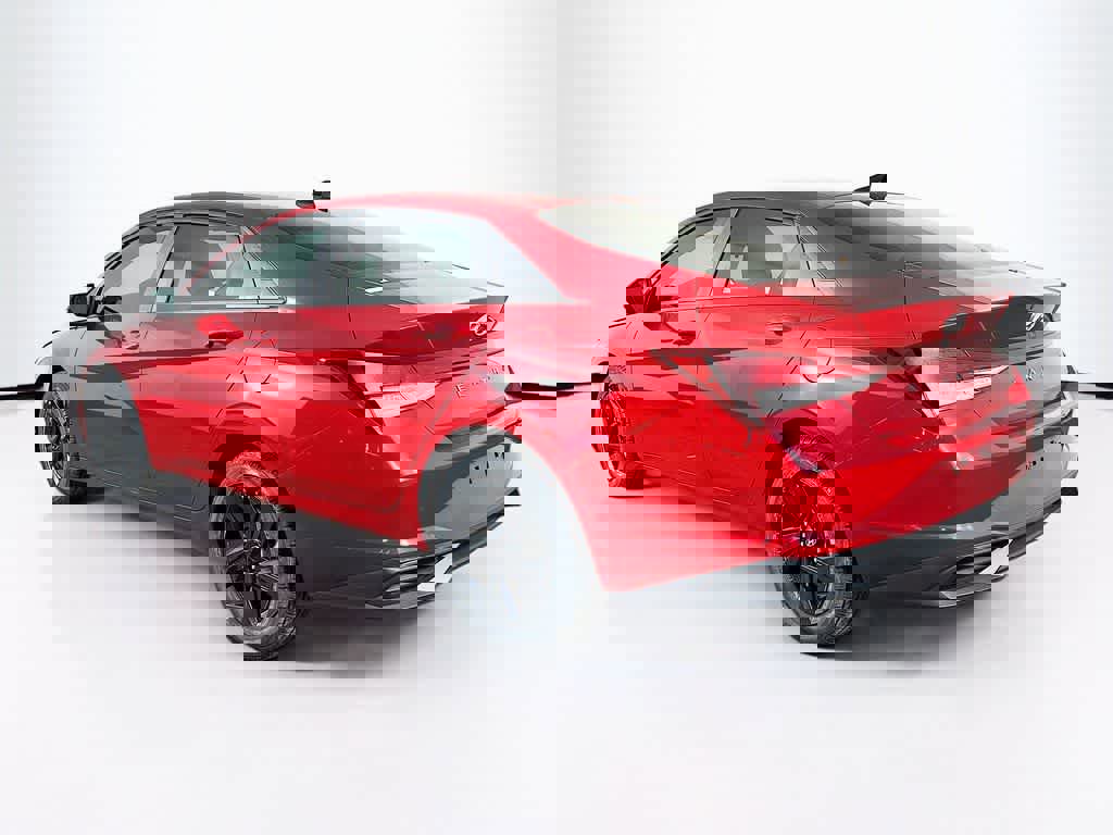 Used 2023 Hyundai Elantra SEL w/ Preferred Accessory Package image 3