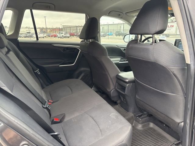 Used 2021 Toyota RAV4 LE image 11