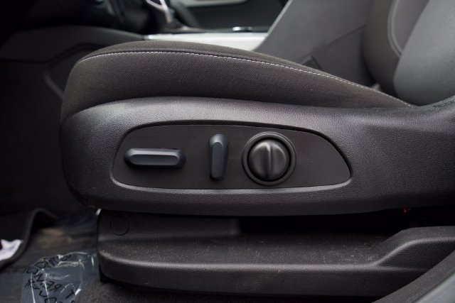 Used 2025 Chevrolet Blazer LT FWD image 22