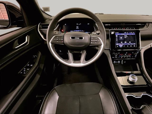 Used 2023 Jeep Grand Cherokee Altitude AWD/4WD image 5
