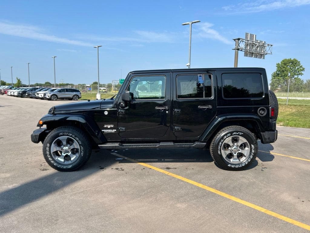 Used 2017 Jeep Wrangler Unlimited Sahara w/ Connectivity Group AWD/4WD image 10