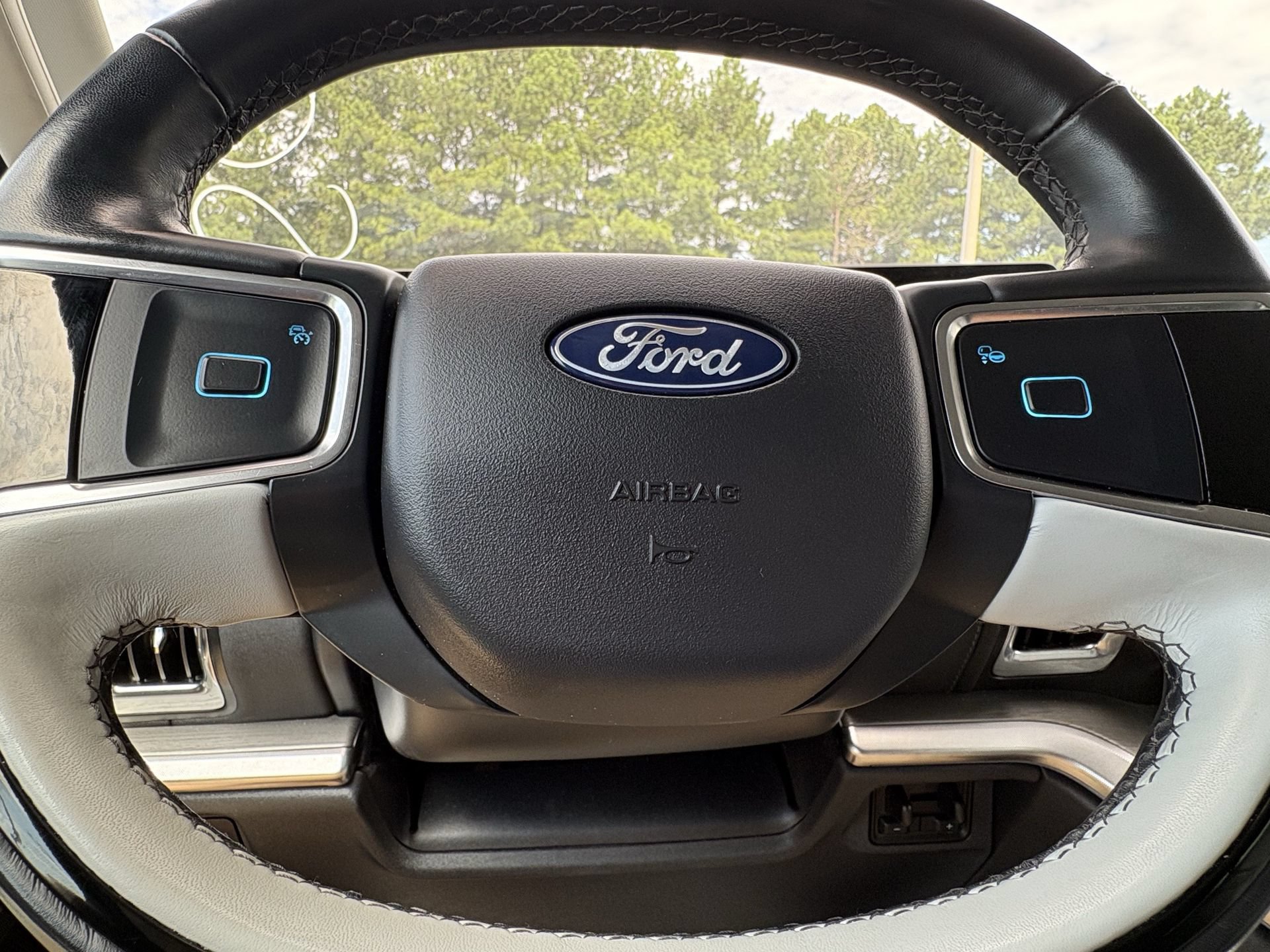 Certified 2025 Ford Expedition Platinum w/ Driver's Package AWD/4WD image 8