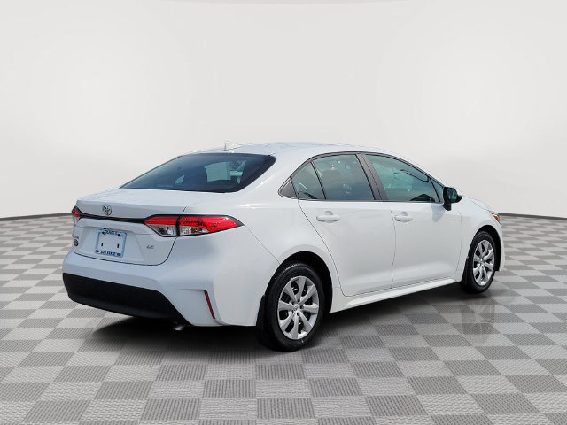 Used 2025 Toyota Corolla LE FWD image 5