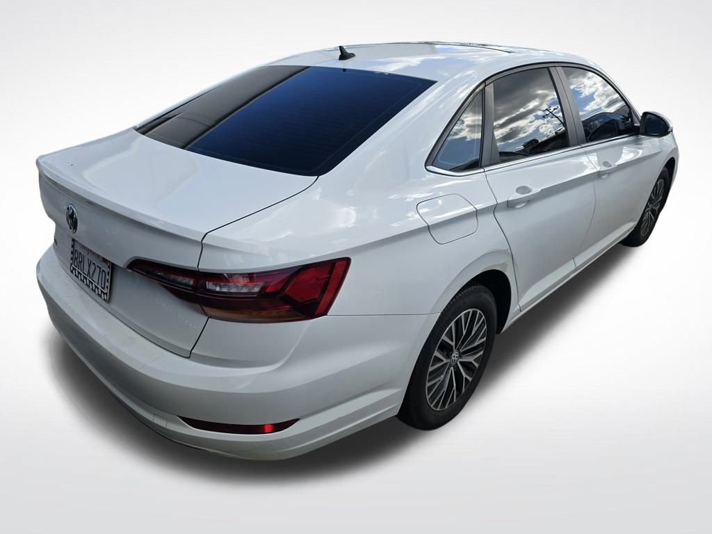 Used 2019 Volkswagen Jetta SE image 2