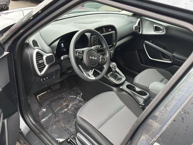 Used 2025 Kia Soul LX w/ LX Technology Package FWD image 9