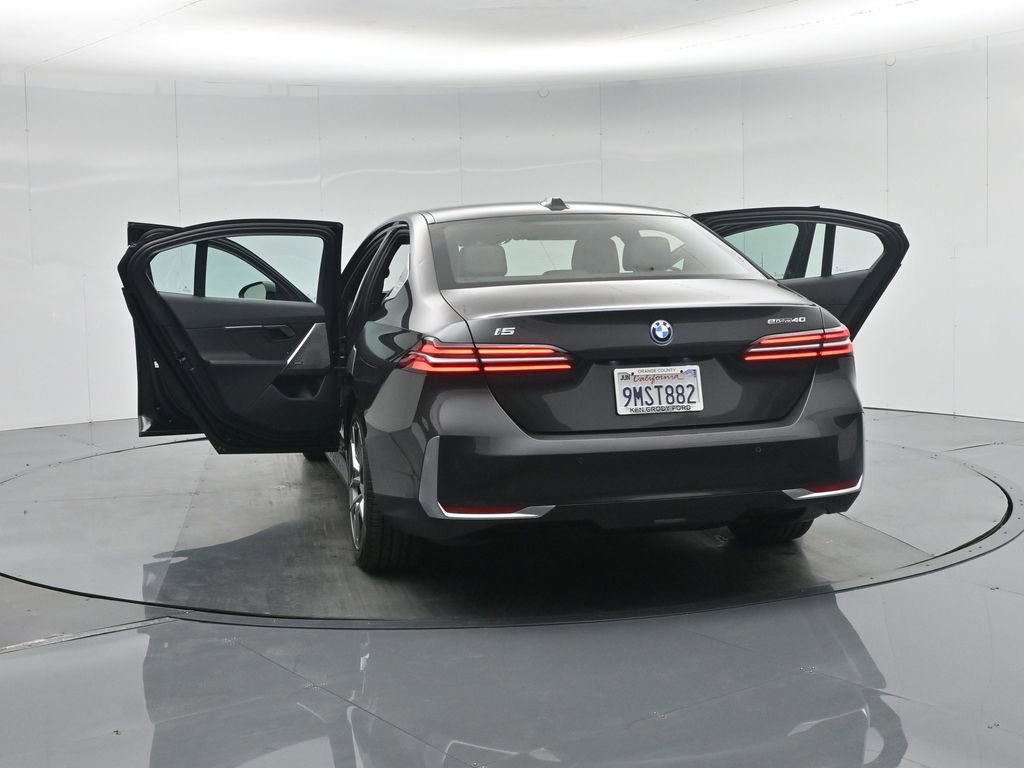 Used 2024 BMW i5 eDrive40i image 38