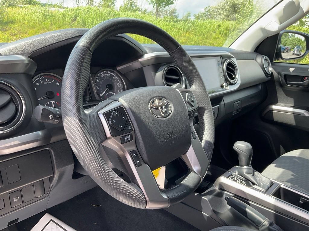 Used 2022 Toyota Tacoma SR5 AWD/4WD image 10