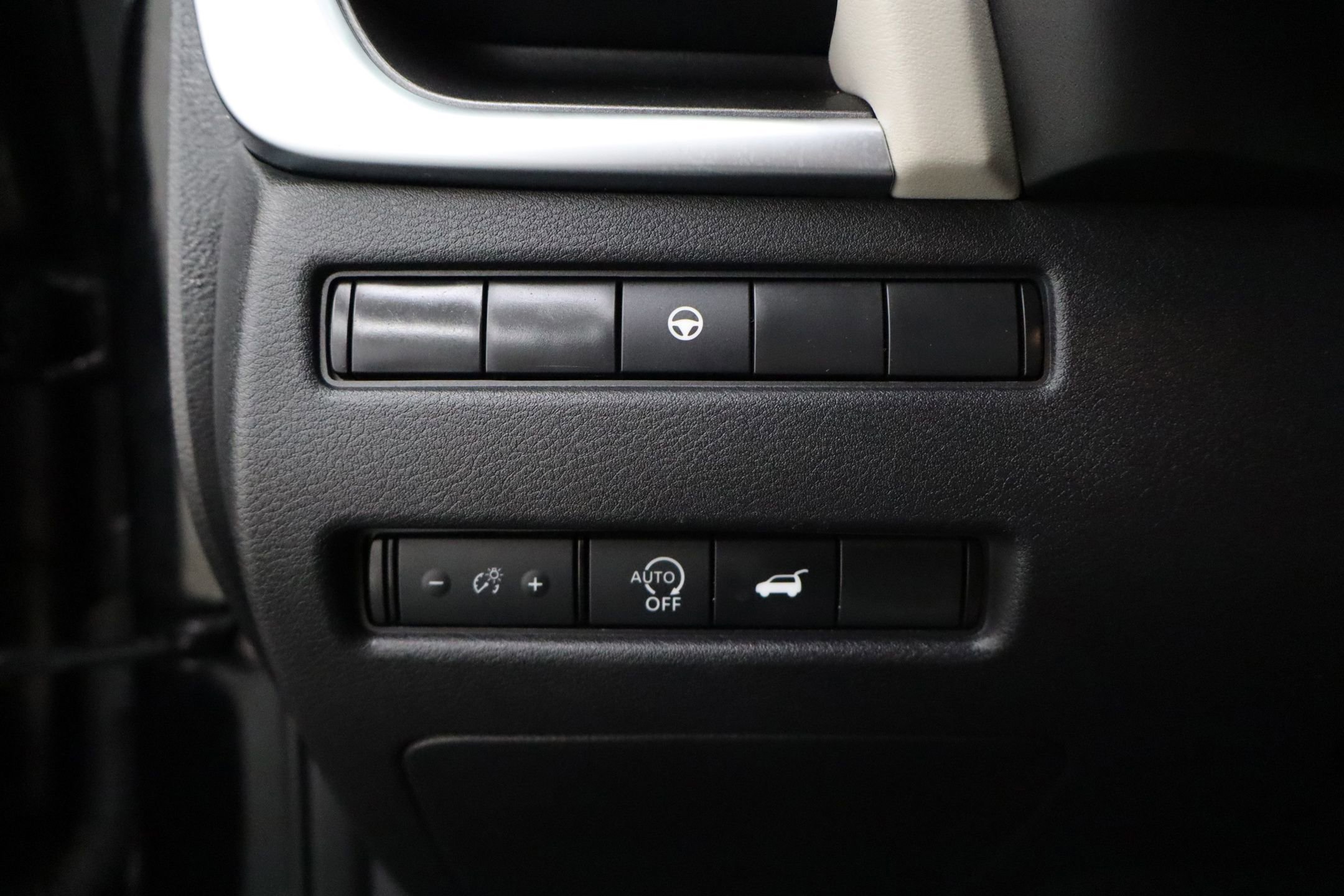 Used 2024 Nissan Rogue SV image 15