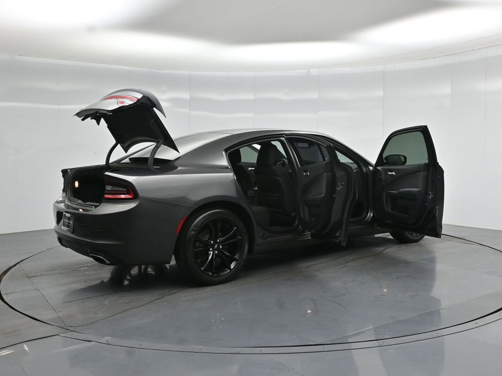 Used 2017 Dodge Charger SE w/ Blacktop Package RWD image 6