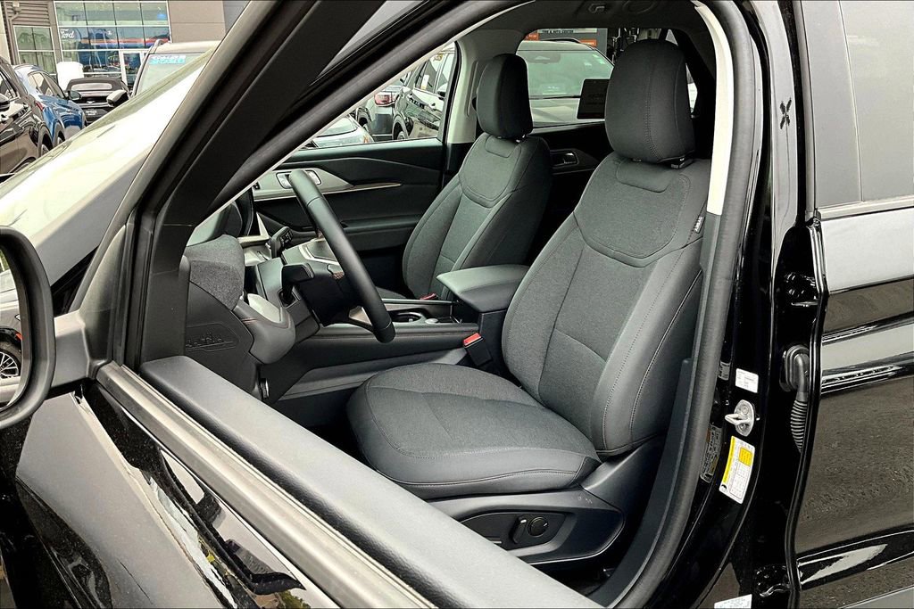 Certified 2025 Ford Explorer Active image 23