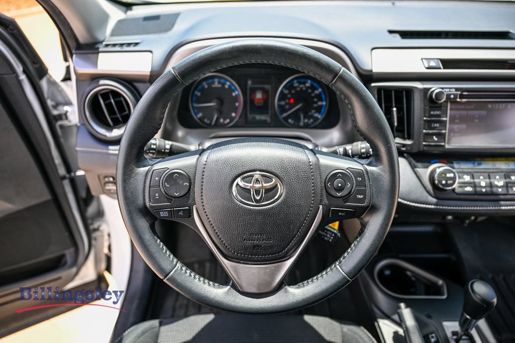 Used 2018 Toyota RAV4 XLE AWD/4WD image 12