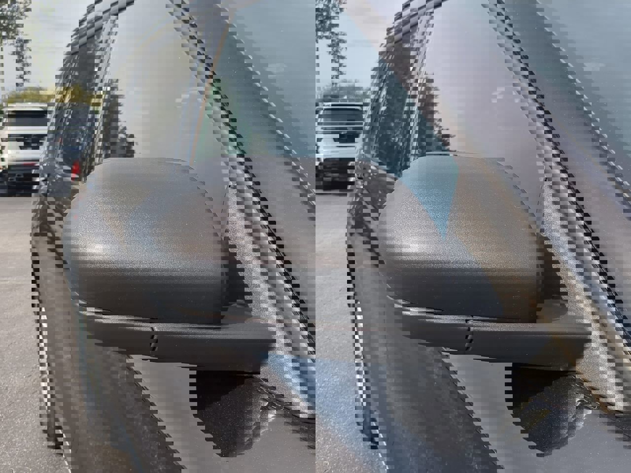 Certified 2024 Ford Explorer XLT image 12