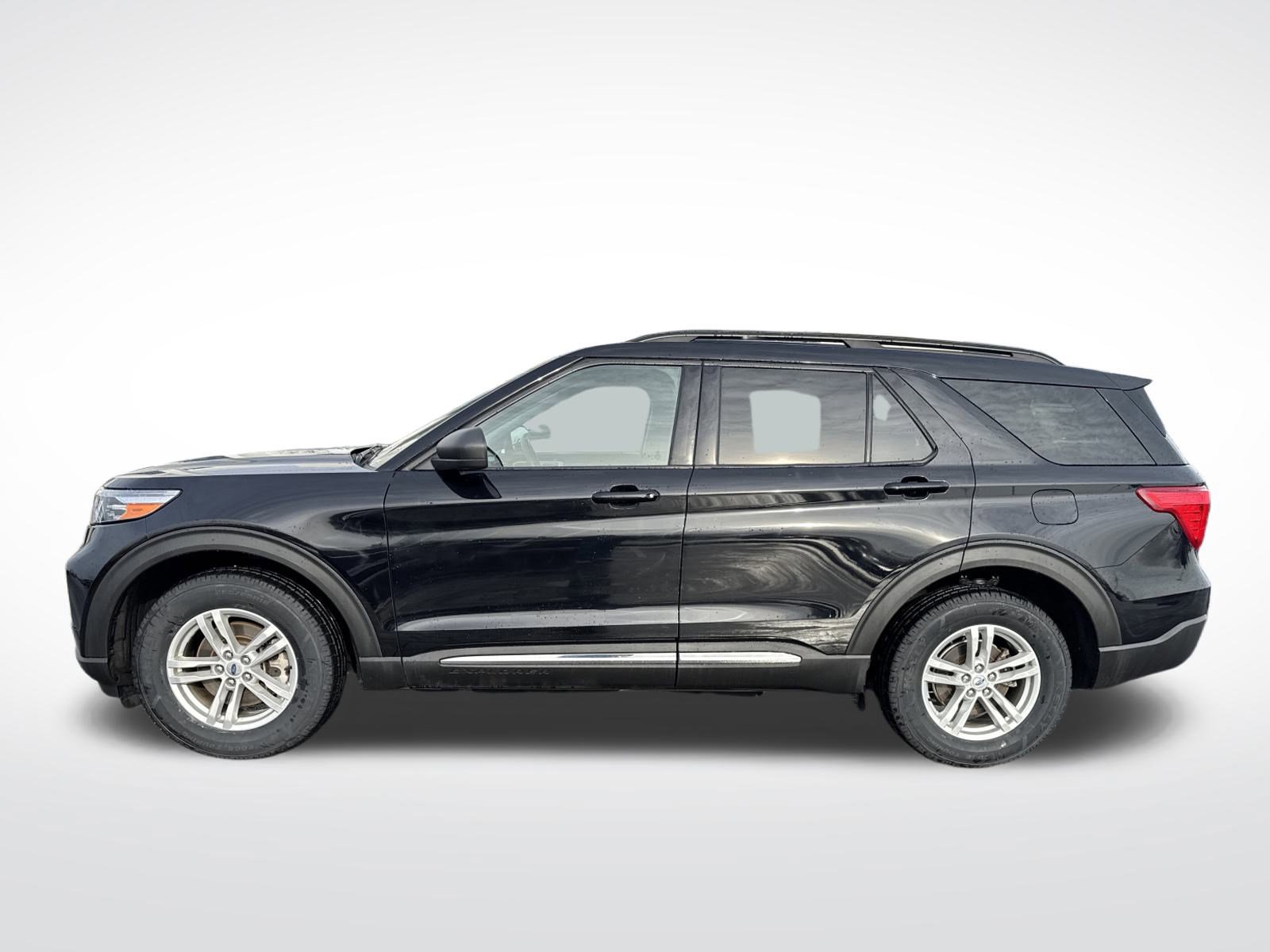 Certified 2022 Ford Explorer XLT w/ Equipment Group 202A image 9