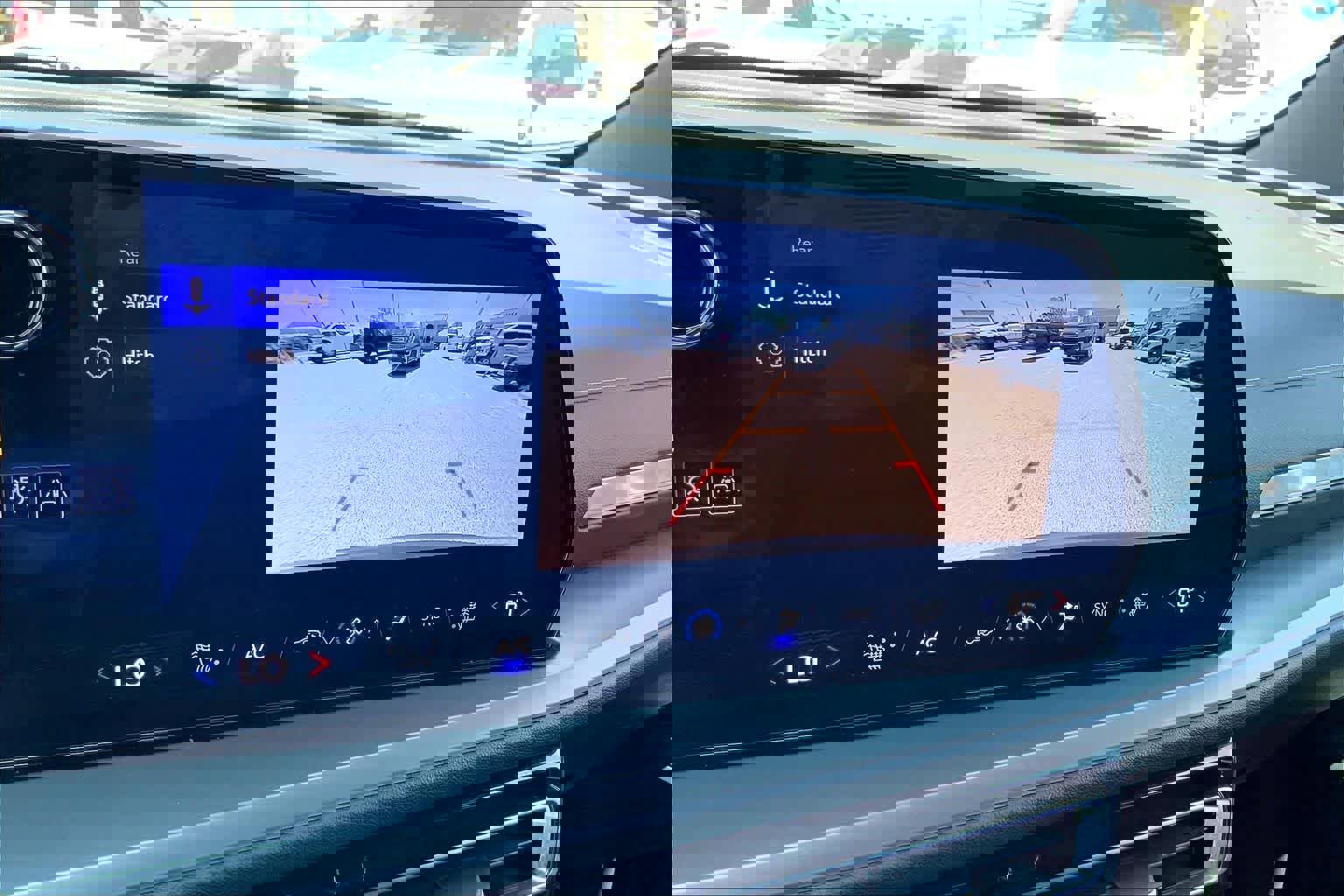 Used 2025 Chevrolet Traverse LT image 27