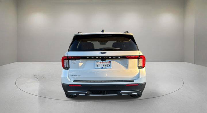 Certified 2025 Ford Explorer Active w/ Active Comfort Package RWD image 3