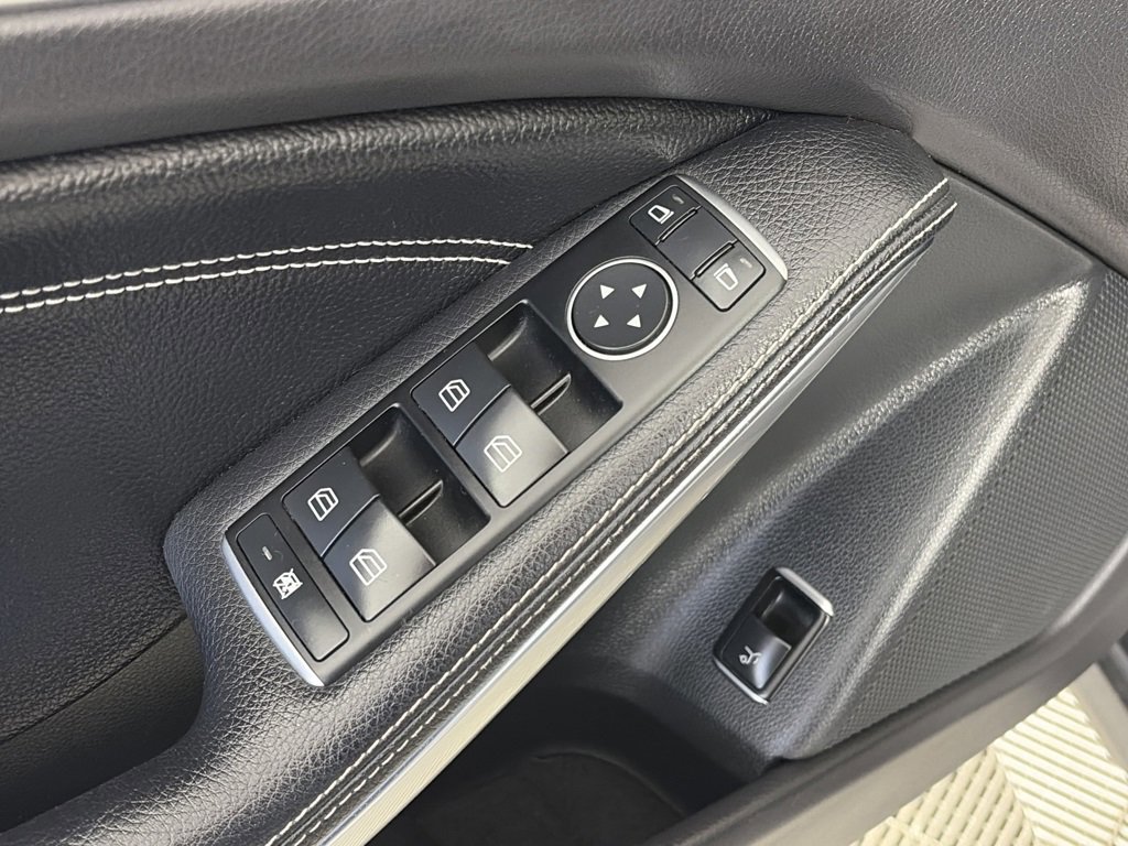 Used 2017 Mercedes-Benz GLA 250 4MATIC image 26