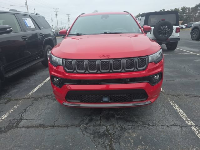 Used 2023 Jeep Compass Limited AWD/4WD image 2