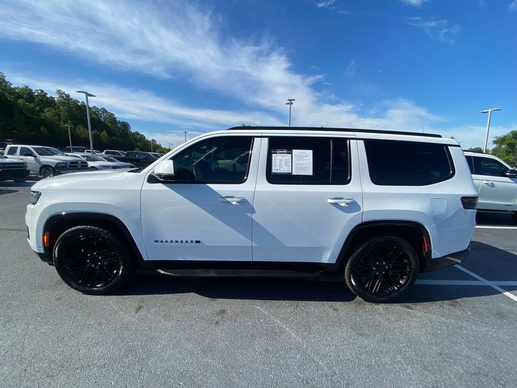 Used 2022 Jeep Wagoneer Series III AWD/4WD image 3