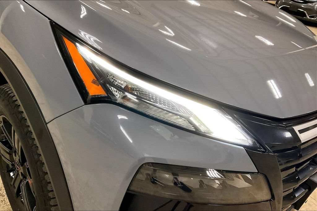 Used 2025 Nissan Rogue SV AWD/4WD image 26
