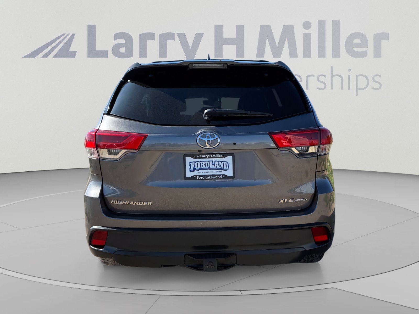 Used 2019 Toyota Highlander XLE AWD/4WD image 4