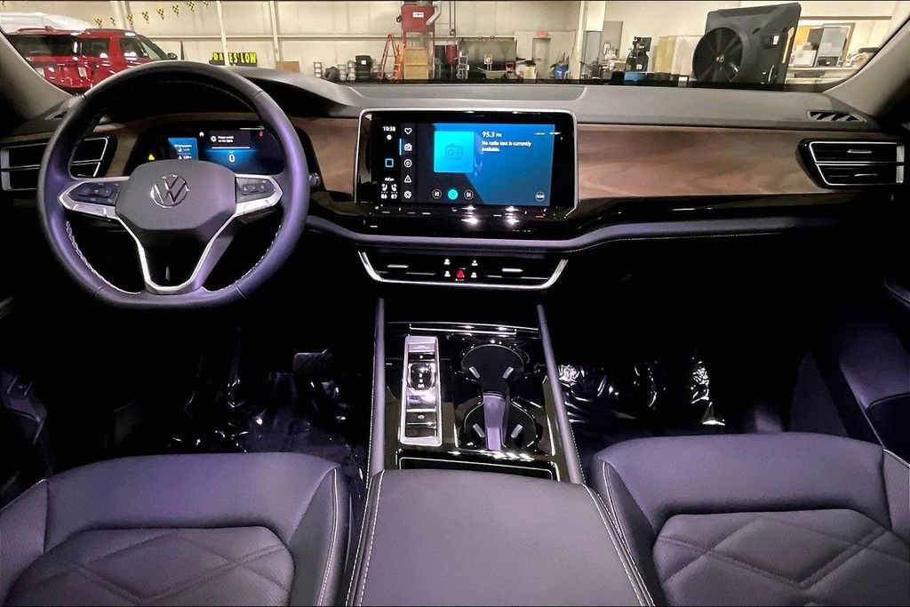 Used 2025 Volkswagen Atlas SE image 14