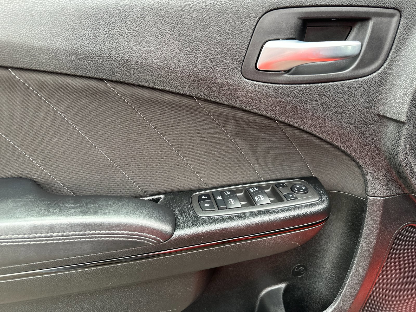 Used 2022 Dodge Charger SXT w/ Blacktop Package image 11